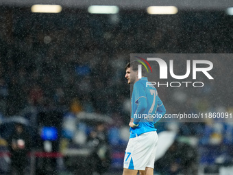 Khvicha Kvaratskhelia of SSC Napoli reacts in the rain during the serie Serie A Enilive match between SSC Napoli and SS Lazio at Stadio Dieg...