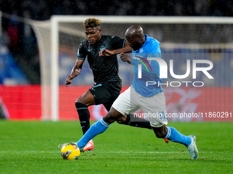 Romelu Lukaku of SSC Napoli and Fisayo Dele-Bashiru of SS Lazio compete for the ball during the serie Serie A Enilive match between SSC Napo...