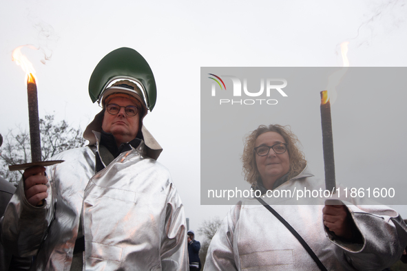 A hundred Thyssenkrupp Europe Steel workers march with a coffin against planned job cuts before heading to the Works Council meeting in Duis...