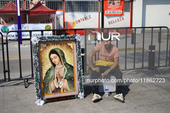 Hundreds of faithful attend the Basilica of Guadalupe to give thanks to the Virgin of Guadalupe for the favors and promises granted as part...