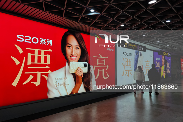 An LED screen displays tennis star Zheng Qinwen's vivo mobile phone advertisement in a subway transfer channel in Shanghai, China, on Decemb...