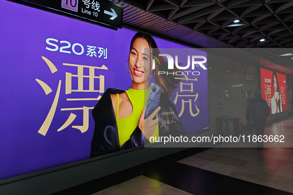 An LED screen displays tennis star Zheng Qinwen's vivo mobile phone advertisement in a subway transfer channel in Shanghai, China, on Decemb...