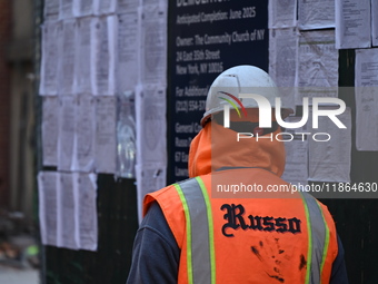 One construction worker dies and one construction worker is injured in a construction accident in Manhattan, New York, United States, on Dec...