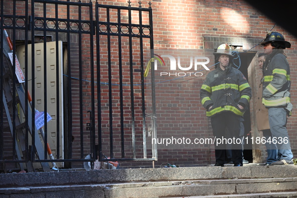 One construction worker dies and one construction worker is injured in a construction accident in Manhattan, New York, United States, on Dec...