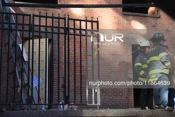 One construction worker dies and one construction worker is injured in a construction accident in Manhattan, New York, United States, on Dec...