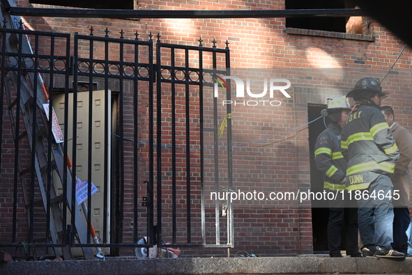 One construction worker dies and one construction worker is injured in a construction accident in Manhattan, New York, United States, on Dec...