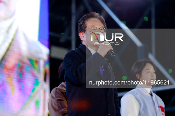 Lee Jae-myung, leader of the Democratic Party and member of the National Assembly, greets approximately 2 million citizens gathered outside...