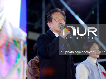 Lee Jae-myung, leader of the Democratic Party and member of the National Assembly, greets approximately 2 million citizens gathered outside...