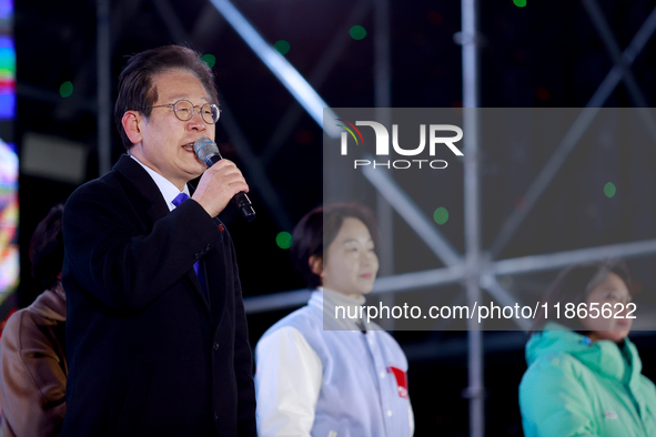 Lee Jae-myung, leader of the Democratic Party and member of the National Assembly, greets approximately 2 million citizens gathered outside...