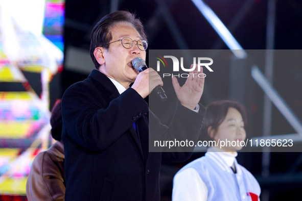 Lee Jae-myung, leader of the Democratic Party and member of the National Assembly, greets approximately 2 million citizens gathered outside...