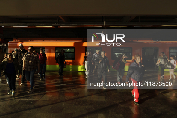 View of users of the Metro Collective Transport System in Mexico City, Mexico, on December 15, 2024. 