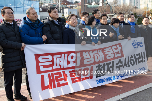 Chu Mi-ae, the head of the Democratic Party's Yoon Suk-yeol Rebellion Investigation Committee, along with about 20 lawmakers from the commit...