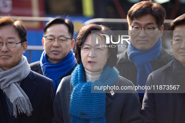 Chu Mi-ae, the head of the Democratic Party's Yoon Suk-yeol Rebellion Investigation Committee, along with about 20 lawmakers from the commit...