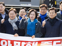 Chu Mi-ae, the head of the Democratic Party's Yoon Suk-yeol Rebellion Investigation Committee, along with about 20 lawmakers from the commit...