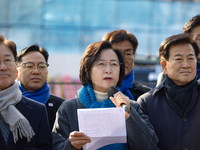 Chu Mi-ae (center), the head of the Democratic Party's Yoon Suk-yeol Rebellion Investigation Committee, and about 20 lawmakers from the comm...