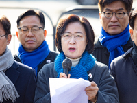 Chu Mi-ae (center), the head of the Democratic Party's Yoon Suk-yeol Rebellion Investigation Committee, and about 20 lawmakers from the comm...