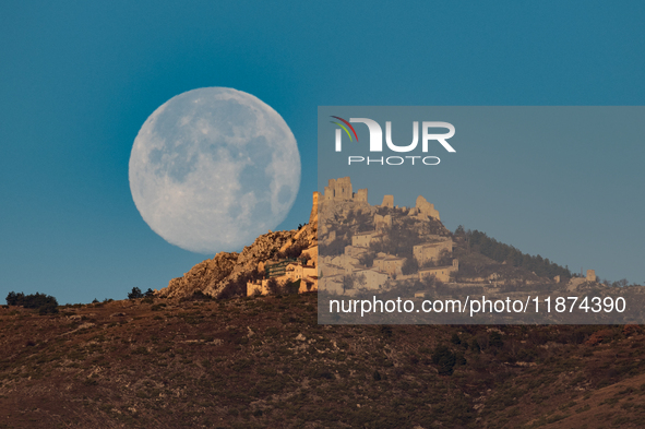 Cold full moon sets behind Rocca Calascio castle and village in Calascio, Italy, on December 16th, 2024. Celts renamed the december full moo...