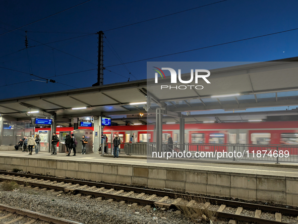 Commuters wait on platforms at Munich Pasing Station in Munich, Bavaria, Germany, on December 16, 2024. Munich Pasing Station, a key transpo...