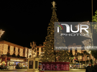 A large Christmas tree lights up Piazza Torquato Tasso in Sorrento, Naples, Italy, on December 16, 2024. Sorrento is a town overlooking the...