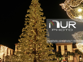 A large Christmas tree lights up Piazza Torquato Tasso in Sorrento, Naples, Italy, on December 16, 2024. Sorrento is a town overlooking the...