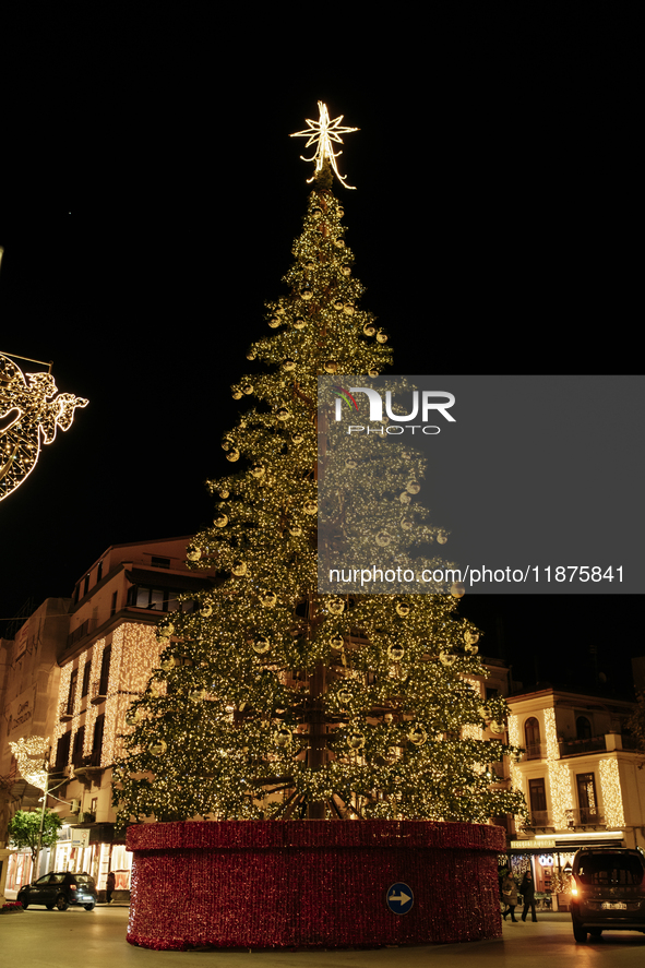 A large Christmas tree lights up Piazza Torquato Tasso in Sorrento, Naples, Italy, on December 16, 2024. Sorrento is a town overlooking the...