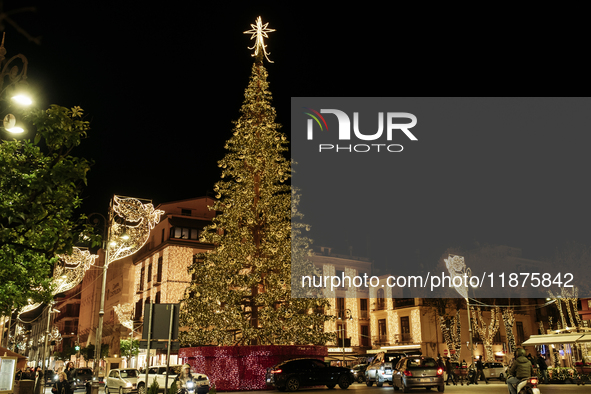 A large Christmas tree lights up Piazza Torquato Tasso in Sorrento, Naples, Italy, on December 16, 2024. Sorrento is a town overlooking the...