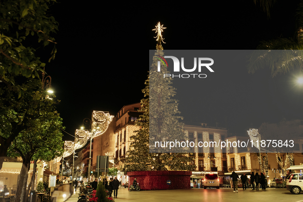 A large Christmas tree lights up Piazza Torquato Tasso in Sorrento, Naples, Italy, on December 16, 2024. Sorrento is a town overlooking the...