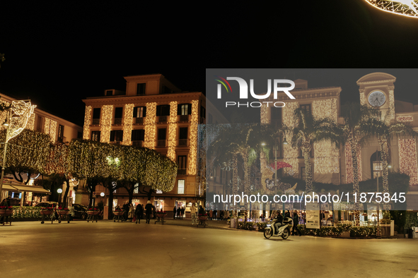 Christmas lights adorn Piazza Torquato Tasso in Sorrento, Naples, Italy, on December 16, 2024. Sorrento is a town overlooking the Bays of Na...