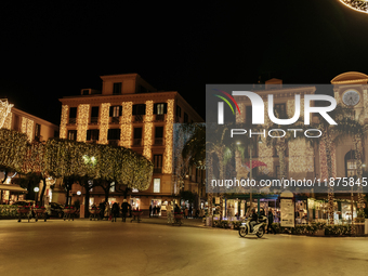 Christmas lights adorn Piazza Torquato Tasso in Sorrento, Naples, Italy, on December 16, 2024. Sorrento is a town overlooking the Bays of Na...