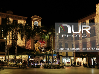 Christmas lights adorn Piazza Torquato Tasso in Sorrento, Naples, Italy, on December 16, 2024. Sorrento is a town overlooking the Bays of Na...