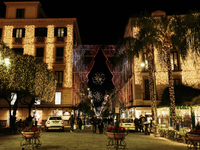 Christmas lights adorn Piazza Torquato Tasso in Sorrento, Naples, Italy, on December 16, 2024. Sorrento is a town overlooking the Bays of Na...