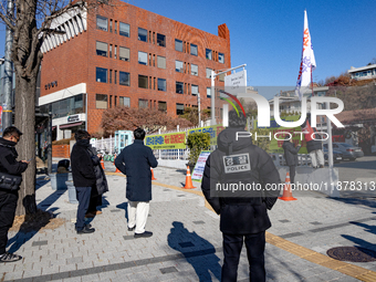 Members of the National Transformation Promotion Committee of Hell Joseon display a flag calling for the president's resignation on the side...