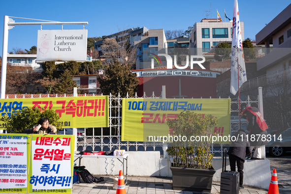 Members of the National Transformation Promotion Committee of Hell Joseon display a flag calling for the president's resignation on the side...