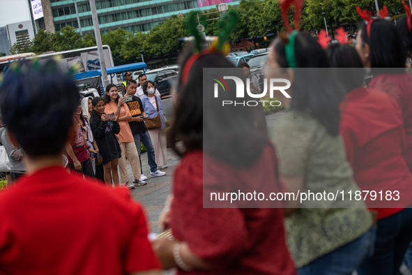 People take photos during the Christmas Carol to celebrate the upcoming Christmas in Jakarta, Indonesia, on December 18, 2024. This world's...