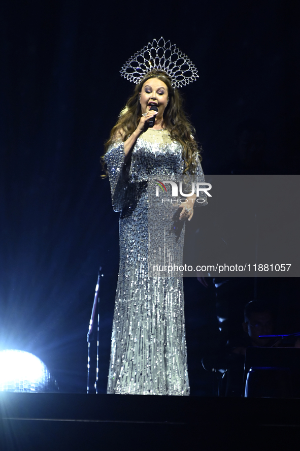 British singer Sarah Brightman performs on stage during the A Christmas Symphony Holiday Tour at Mexico City Arena in Mexico City, Mexico, o...