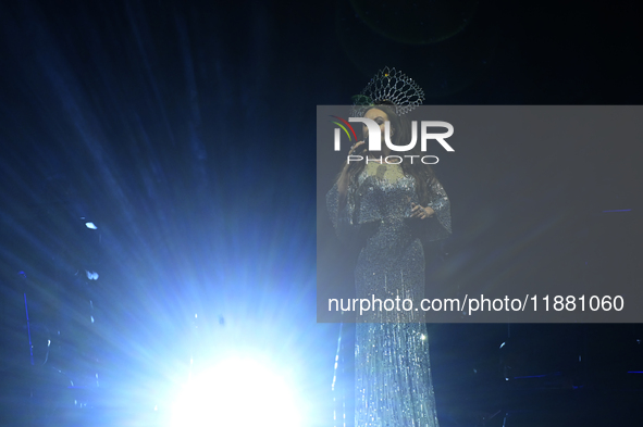 British singer Sarah Brightman performs on stage during the A Christmas Symphony Holiday Tour at Mexico City Arena in Mexico City, Mexico, o...