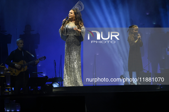 British singer Sarah Brightman and Sofia Escoto perform on stage during the A Christmas Symphony Holiday Tour at Mexico City Arena in Mexico...