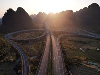 Vehicles drive on the Hongling interconnecting section of an expressway in Daliang town, Rongan County, Liuzhou city, South China's Guangxi...