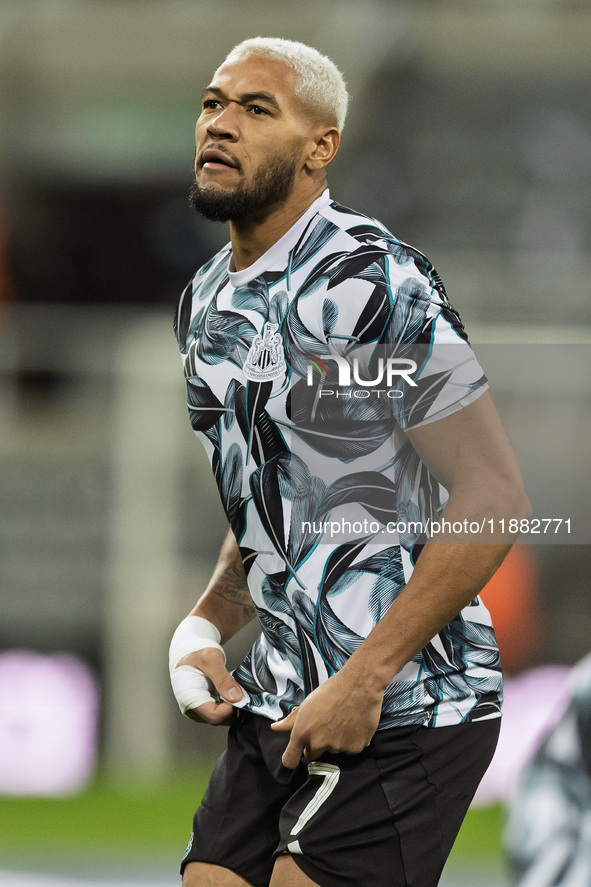 Joelinton warms up during the Carabao Cup Quarter Final match between Newcastle United and Brentford at St. James's Park in Newcastle, Unite...