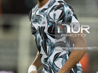 Joelinton warms up during the Carabao Cup Quarter Final match between Newcastle United and Brentford at St. James's Park in Newcastle, Unite...