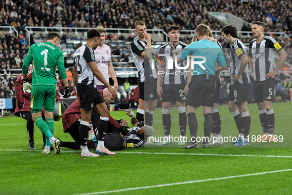 Newcastle United's Joelinton receives treatment for a facial wound during the Carabao Cup Quarter Final match between Newcastle United and B...