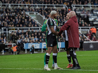 Newcastle United's Joelinton receives treatment for a facial wound during the Carabao Cup Quarter Final match between Newcastle United and B...