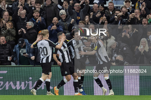 Sandro Tonali of Newcastle United celebrates with his teammates after scoring his second goal and their second goal during the Carabao Cup Q...