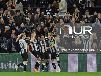 Sandro Tonali of Newcastle United celebrates with his teammates after scoring his second goal and their second goal during the Carabao Cup Q...