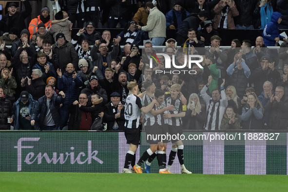 Sandro Tonali of Newcastle United celebrates with his teammates after scoring his second goal and their second goal during the Carabao Cup Q...