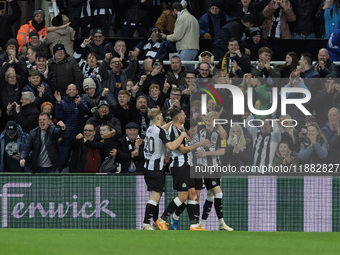 Sandro Tonali of Newcastle United celebrates with his teammates after scoring his second goal and their second goal during the Carabao Cup Q...