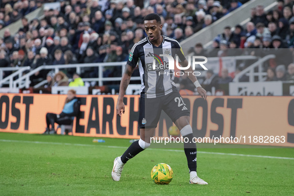 Joe Willock of Newcastle United is seen in action during the Carabao Cup Quarter Final match between Newcastle United and Brentford at St. J...