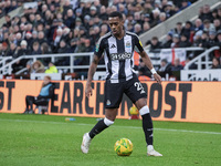 Joe Willock of Newcastle United is seen in action during the Carabao Cup Quarter Final match between Newcastle United and Brentford at St. J...