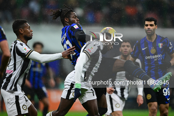 Yann Aurel Bisseck of Inter Milan and Hassane Kamara of Udinese Calcio battle for the ball during the Coppa Italia Frecciarossa match betwee...