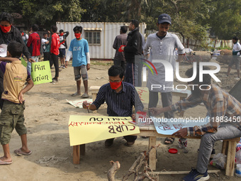 Bangladesh Gach Raksha Andolan, an organization that works on environmental issues, holds a red alert program to demand the control of air p...